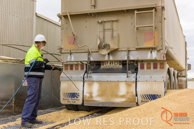 April 2017 / TRUCK_UNLOADING_SAMPLING_039_170427