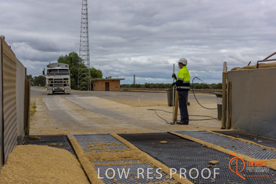 April 2017 / TRUCK_UNLOADING_SAMPLING_043_170427