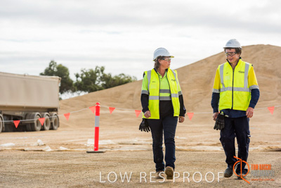 April 2017 / WALKING_BUNKER_007_170427