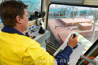 November 2017 / SHIP_LOADING_PL_119_171121_TRP6584