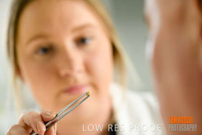 June 2018 / LAB_Microscope_female-male_colaborating_180601_047