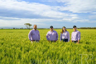 October 2022 / KANGAROO-FLAT-0583