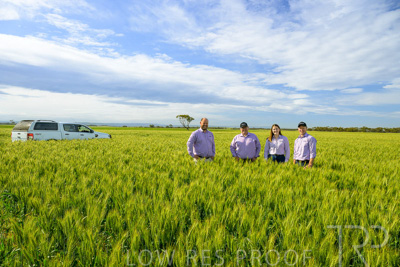 October 2022 / KANGAROO-FLAT-0587